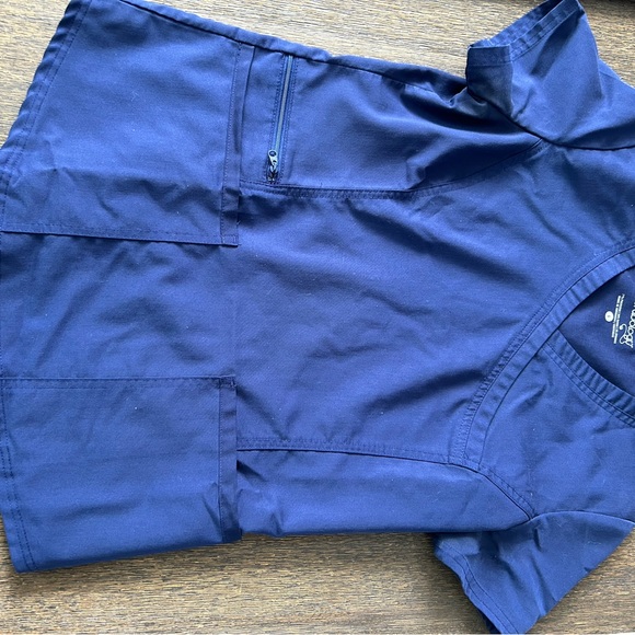 Scrub set bundle - Picture 6 of 11